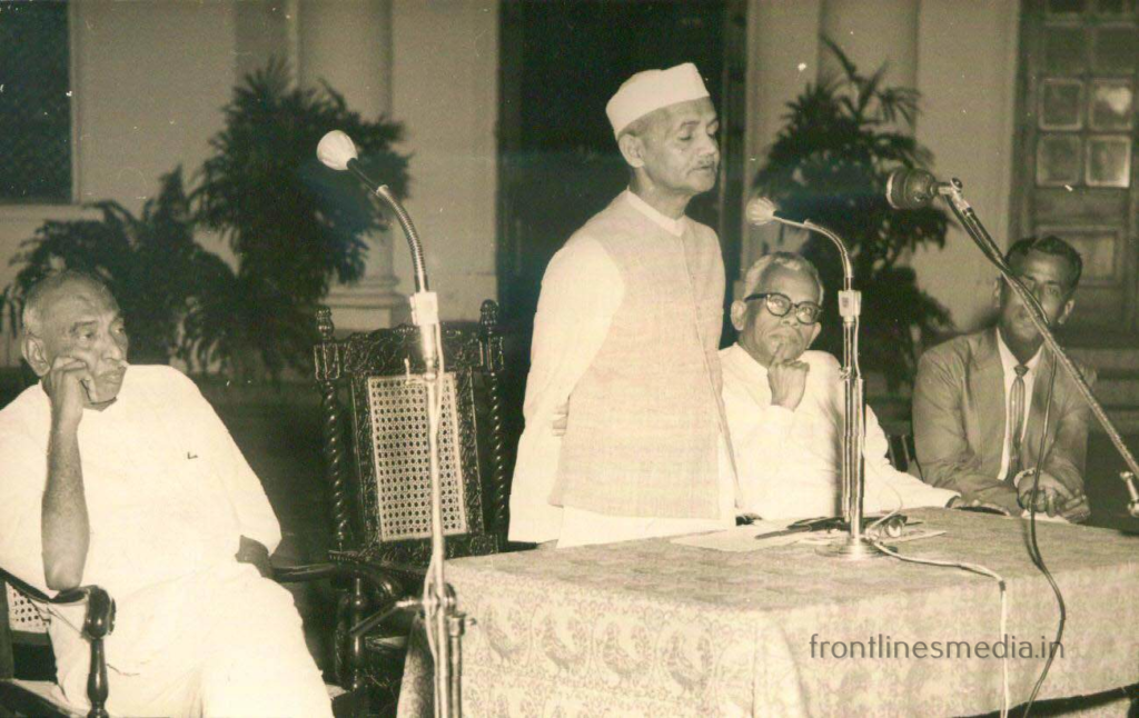 LalBahadurShastri-parlament.
